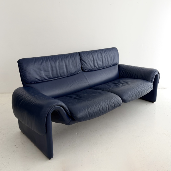 A 1980s De Sede DS-2011 2 seat sofa  image