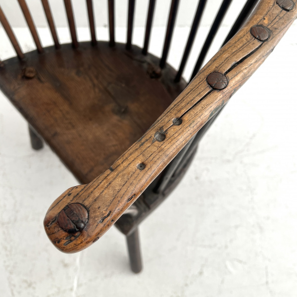 18th century welsh 3 legged comb-back chair  image