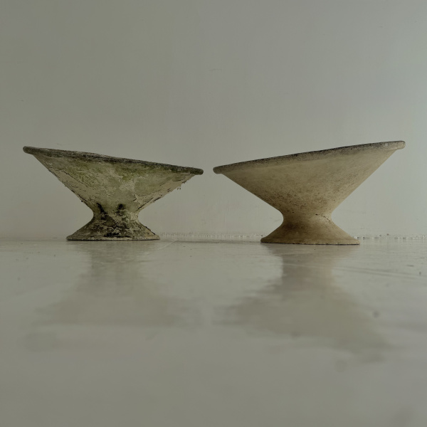 A pair of Brutalist Willy Guhl Swiss satellite planters  image
