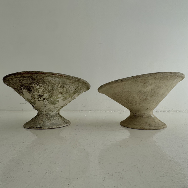 A pair of Brutalist Willy Guhl Swiss satellite planters  image
