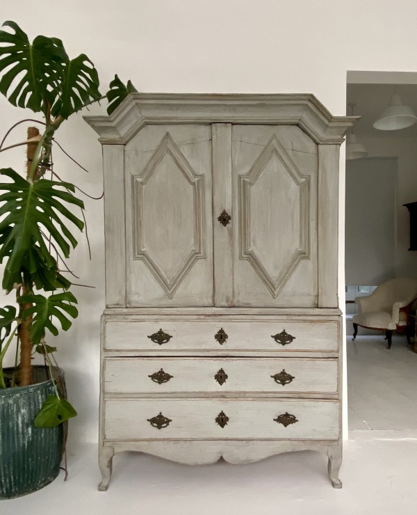 18th century Swedish Baroque cabinet image