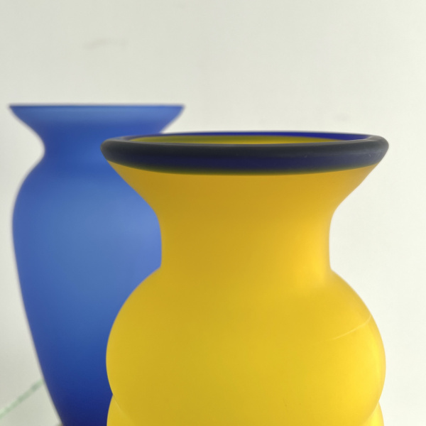 A pair of 1980s Post Modern Murano vases by Michielotto  image
