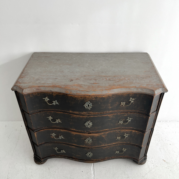 A large 18th century Swedish Baroque chest of drawers.   image