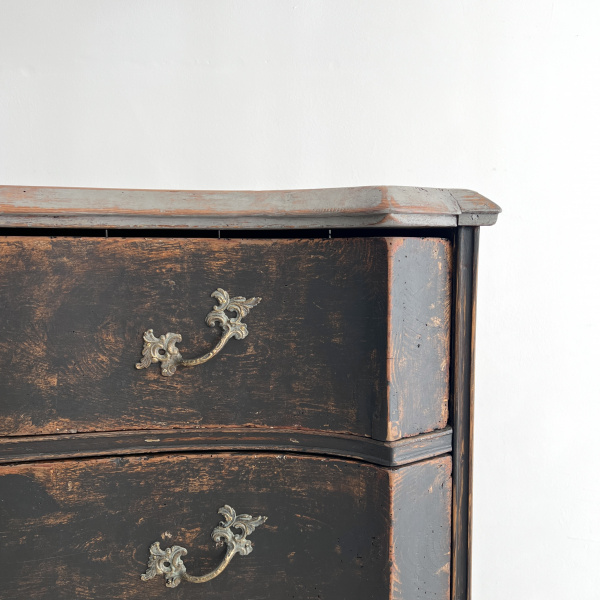 A large 18th century Swedish Baroque chest of drawers.   image