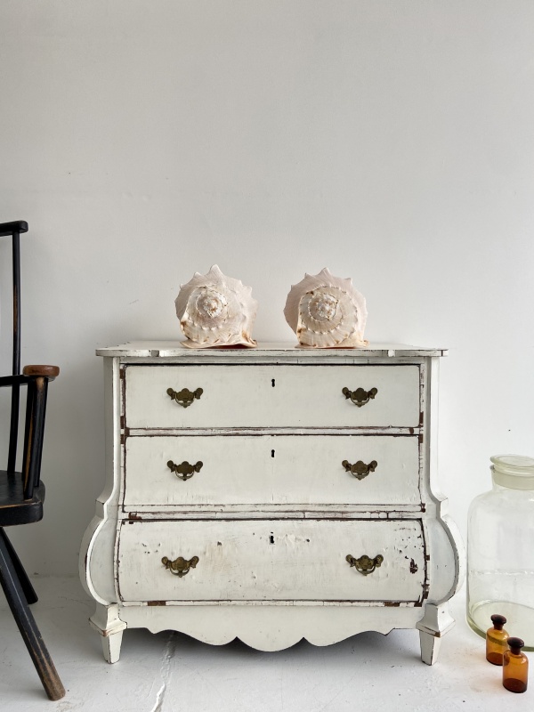 18th century Dutch Baroque chest of drawers  image