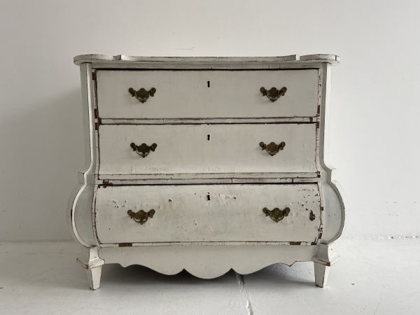 18th century Dutch Baroque chest of drawers  image