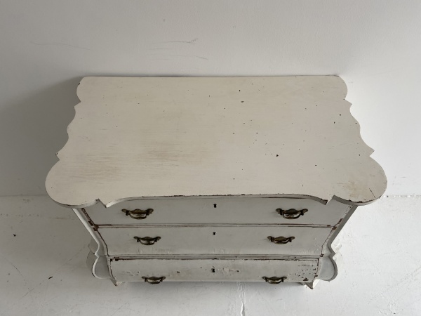 18th century Dutch Baroque chest of drawers  image