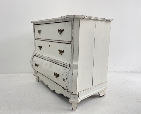 18th century Dutch Baroque chest of drawers  image