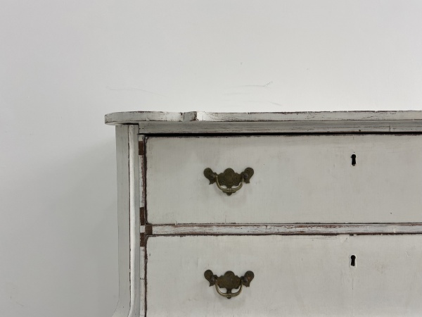 18th century Dutch Baroque chest of drawers  image
