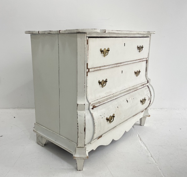 18th century Dutch Baroque chest of drawers  image