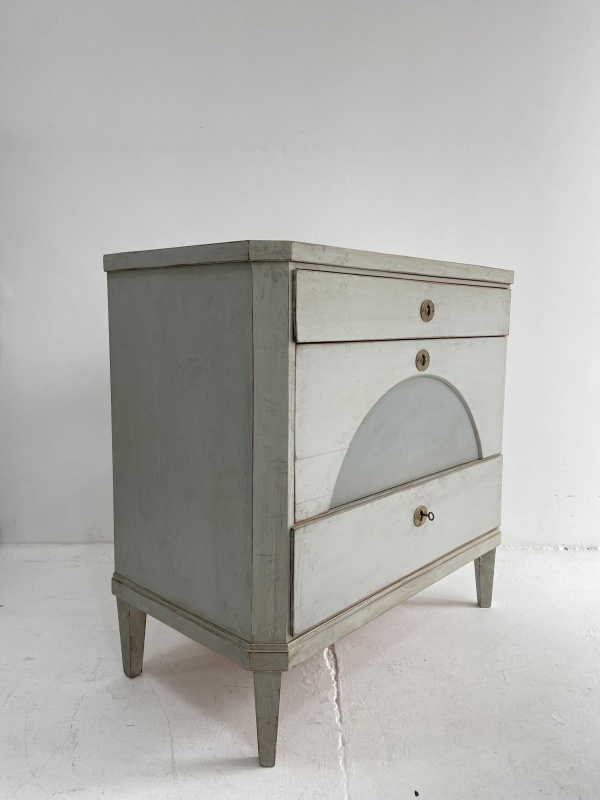 late 19th century Swedish chest of drawers  image