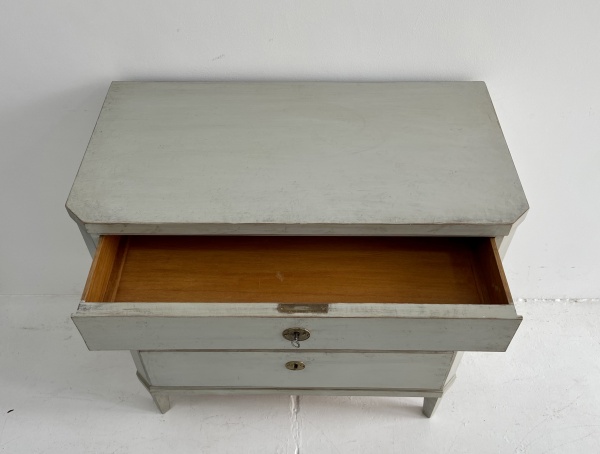 late 19th century Swedish chest of drawers  image