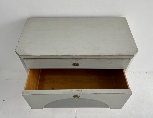 late 19th century Swedish chest of drawers  image
