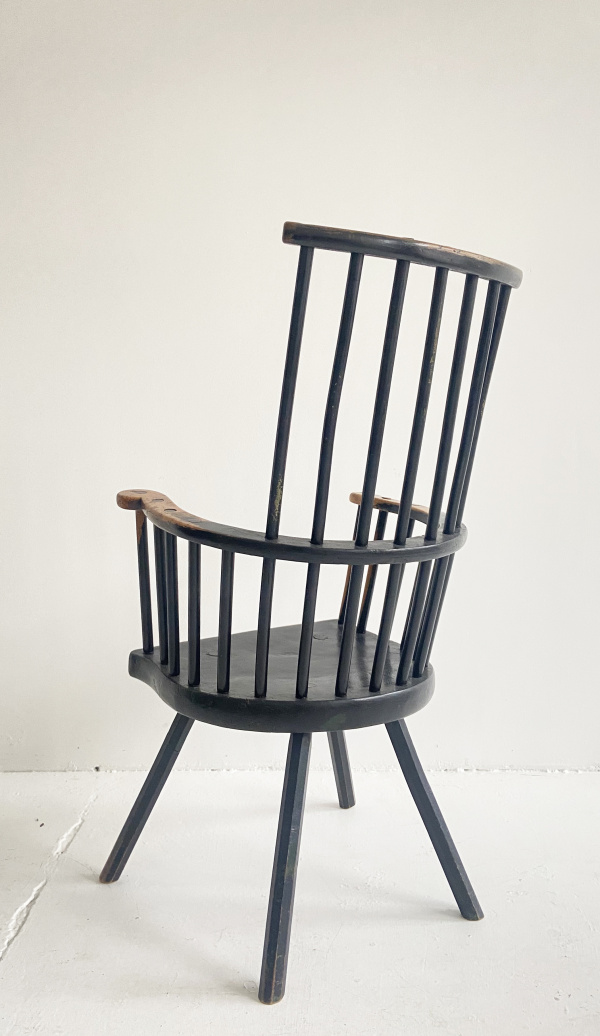 Early 19th Century Welsh Comb-back Windsor Chair  image