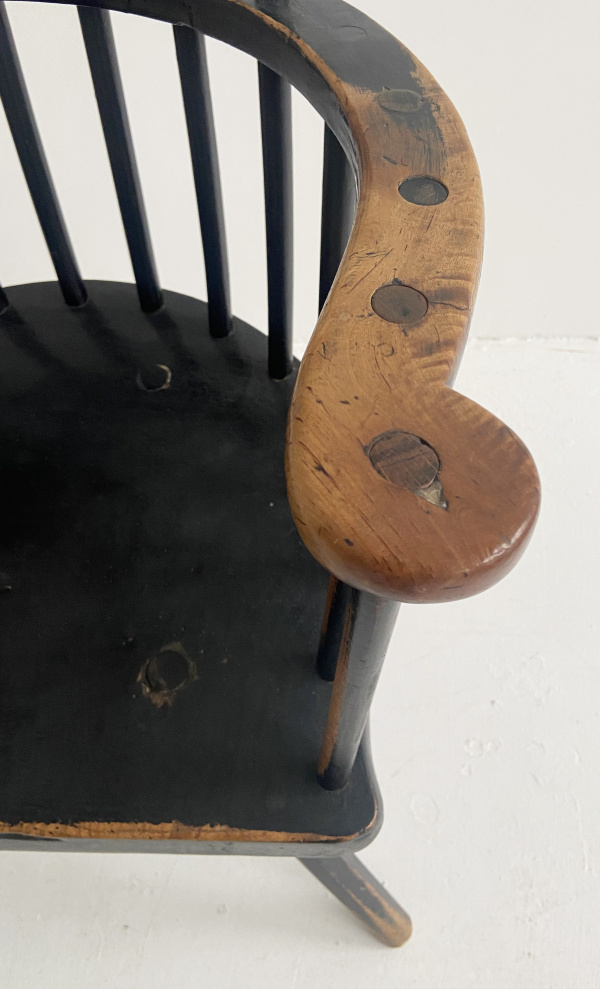 Early 19th Century Welsh Comb-back Windsor Chair  image